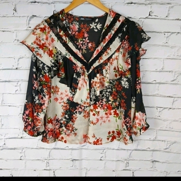 𝅺zara Ruffled Floral print top‎ - Picture 10 of 10